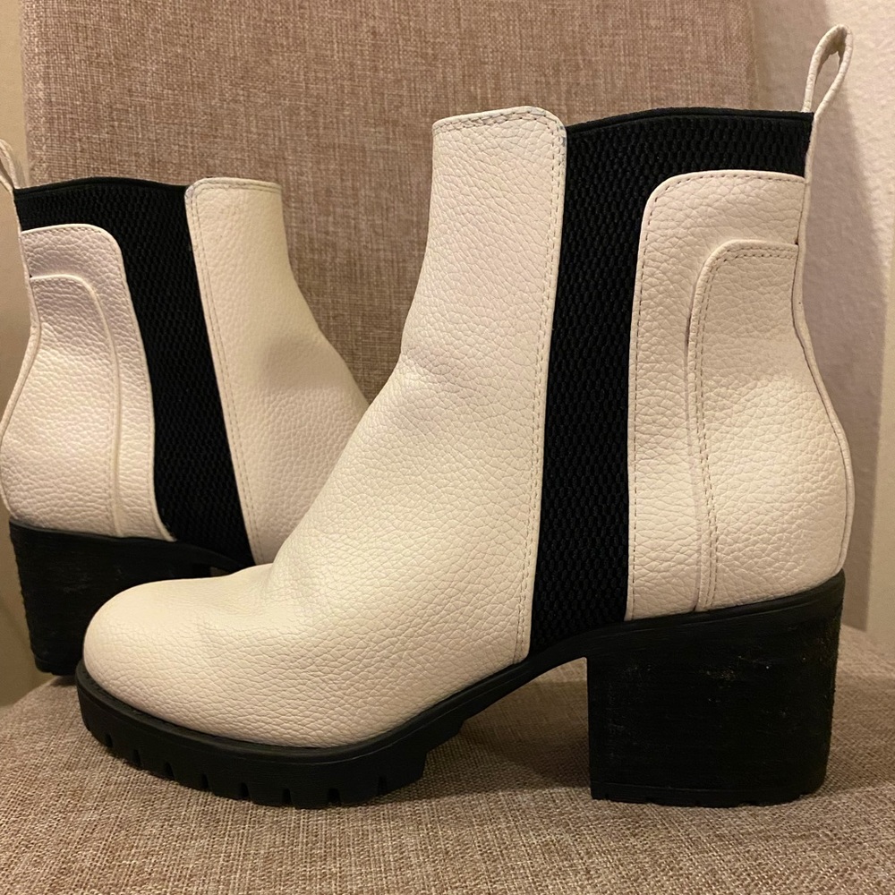 MIA Colten Boots Size 7.5 White
